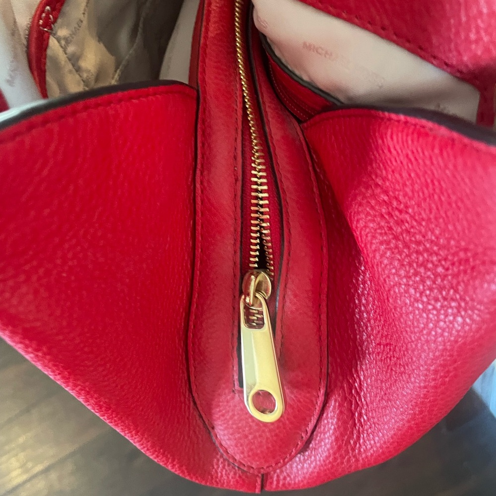 Michael Kors Raven Shoulder Tote Bag Red Pebbled Leather Gold Hardware NWOT - Picture 9 of 11